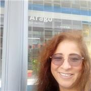 Profesora con experiencia ayudando a niños con TDAH